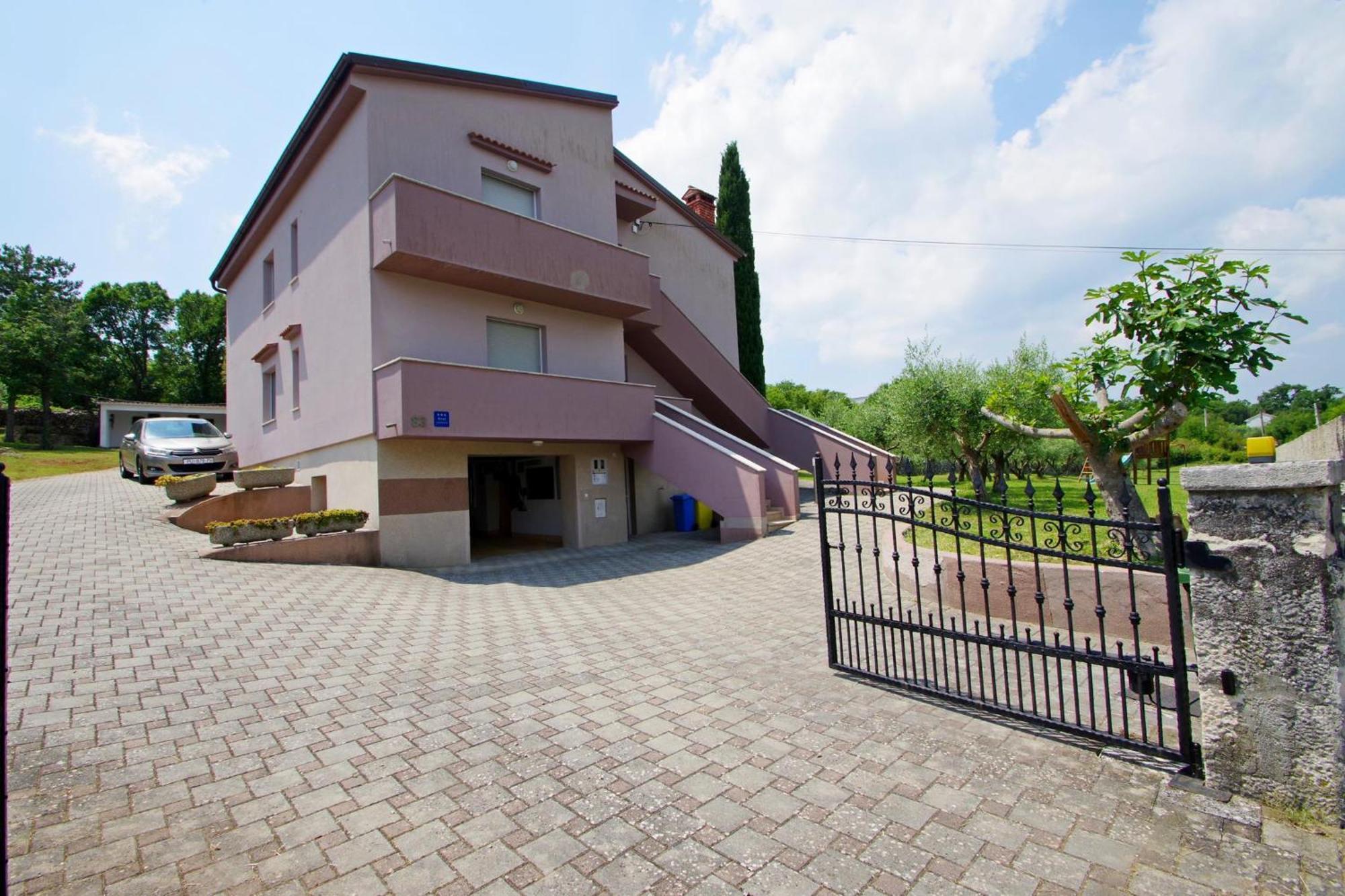 Apartments Nikolina Rakalj Exterior foto